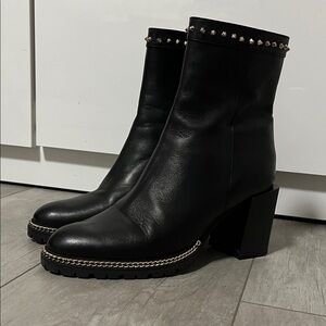 RON WHITE NWOT Black Leather Gold Accent Heeled Boots, Size 38/7.5